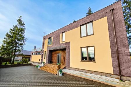 Коттедж с бассейном и баней рядом с СПб и Агалатово