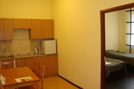 Двухкомнатная квартира гостиничного типа в черте города.