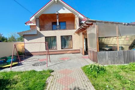 Коттедж 220 м² на участке 12 сот.
