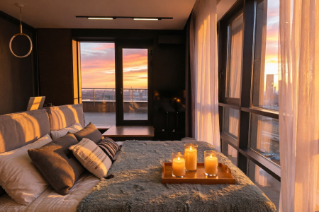 Премиальная студия &laquo;Эверест&raquo; от Home24: Терраса с видом на Москва-Сити!