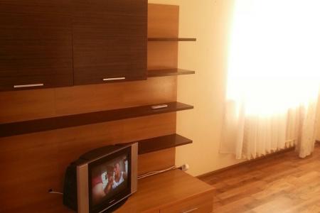 1- комнатная квартира возле Пригородного рынка, автовокзала, д/к Строитель