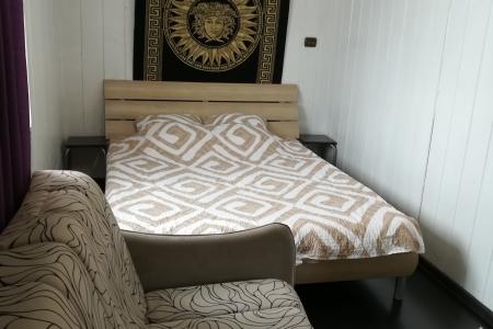 Сдам в центре посёлка двухкомнатную квартиру.