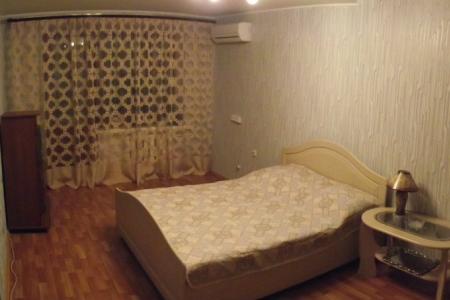 Сдам однокомнатную квартиру в центре города Кирова, район Филармонии ПОСУТОЧНО