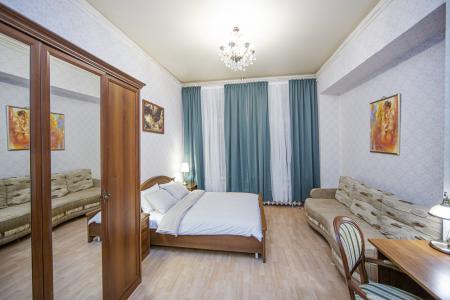 Hermitage View 6BR Apartment