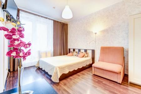 Современная квартира-студия у метро Звездная