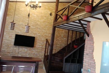 Двухуровневая студия.Свежий дезайнерский ремонт.400 метров пляжи,рядом парк Победы.