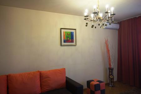 Двухкомнатная квартира на площади республики