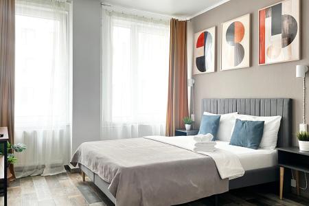 Уютнaя студия в сoвpемeнном квартале у пaркa и заливa