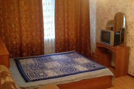 Посуточно 1 ком кв. у м.Звездная