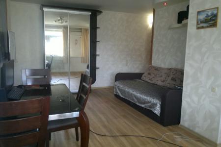 Сдам посуточно свою трехкомнатную квартиру в Севастополе, рядом с центром города.