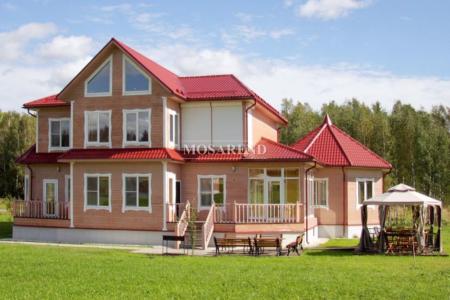 Двухэтажный коттедж площадью 300 м2, расположенный вблизи Истринского водохранилища.
