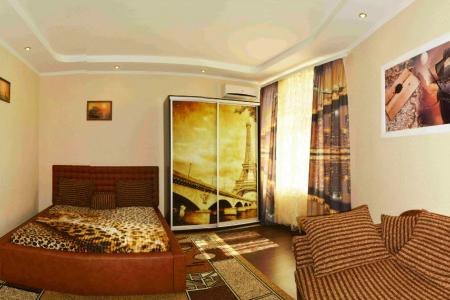 1-комн.кв. 50 кв.м. в двух остановках от Херсонеса,3 ост. до парка Победы