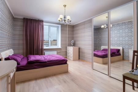 Просторная комфортабельная двухкомнатная квартира со всеми удобствами в Московском районе