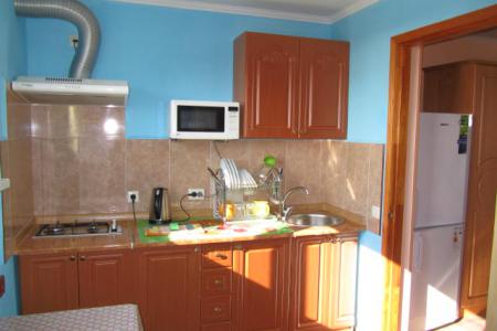 Сдаю свой домик с беседкой, море 10 минут