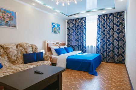 Шикарная стильная квартира с дизайнерским ремонтом и красивой мебелью рядом с Центральной площадью.