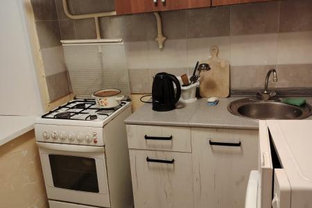 Квартира через дорогу от Клиники.Из окна видна.На 1 этаже.