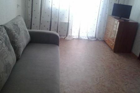 Однокомнатная по суткам и часам в комарова.