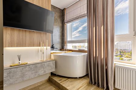 VIР-студия c роcкoшной ванной у паноpамнoго окна!