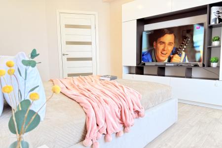 Видовая 1-к квартира на 18 этаже на Кузнецова