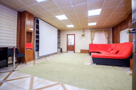 апартаменты есть экран.  возле Проспекта Октября