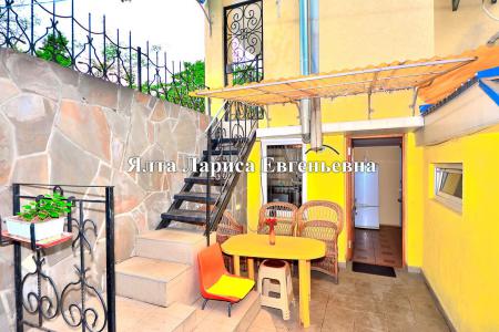 дом у моря в Ялте,с двором до 7чел