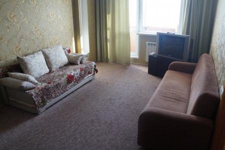 Хорошая, уютная квартира, все есть для комфортного проживания.