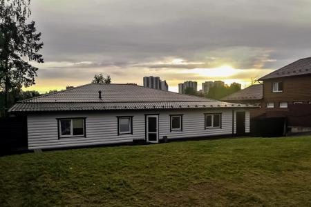 Двухэтажный коттедж с сауной, бассейном и бильярдом в поселке Мурино