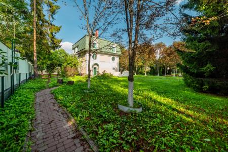 Дом в Новой Москве с сауной, бассейном, кальянной и бильярдом на 15 гостей