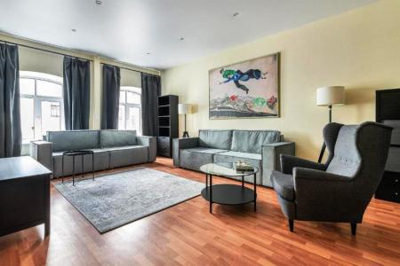 Просторные 3-комнатные апартаменты у Дворцовой площади.