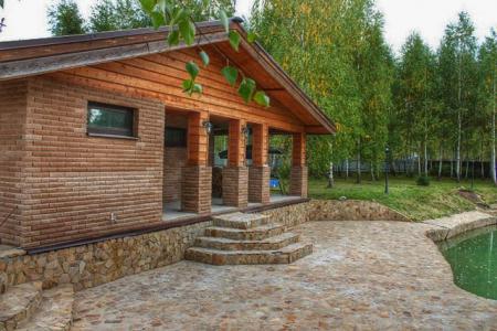 Дом у озера.