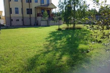 Бронна, коттедж с бассейном.