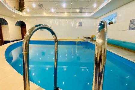 Домик с подогреваемым бассейном, сауной, хаммамом, камином баней на дровах на 19 гостей