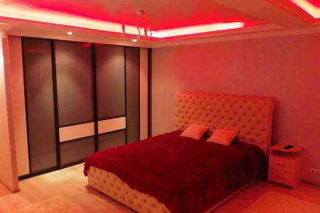 Стильная студия с дизайнерским ремонтом по суткам и часам. Хозяин. Отчетные документы.