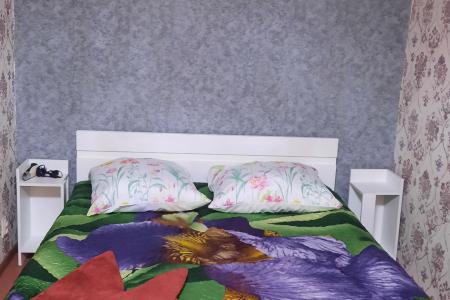 Сдам по суточно 1 к кв рядом с рыбной деревней и жд вокзалом