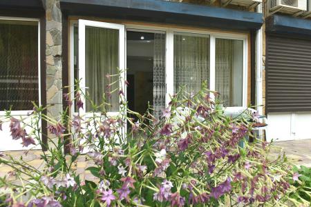 предлагаем номера "стандарт с кухней "стандарт", "эконом" в 200 м от Черного моря