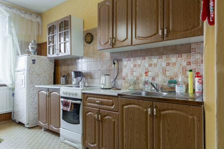 двухкомнатная квартира возле  м. комендантский пр.