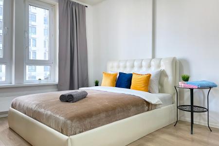 Двухместная студия у метро Sunny Days Apartment