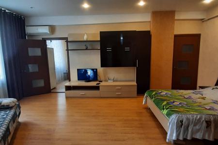 Квартира-студия.  Р-он Галереи Чижова. Центр.