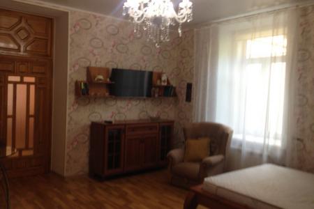 Двухкомнатная квартира рядом с набережной.