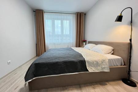 Светлая теплая евротрёшка  в новом жк до центр 10 минут на машине.