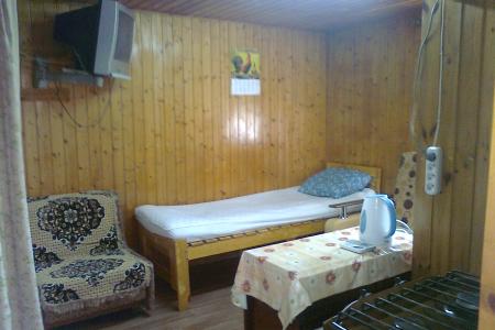 Сочи,центр. р-он,в частном доме,сдаётся комната на 2-4 человека,отдельный вход,со всеми удобствами.