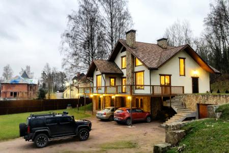 Уютный коттедж для небольшой компании