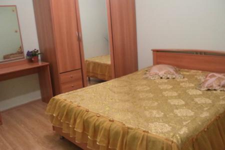 Двухкомнатная квартира в р-не 23 школы недолеко аэропорта