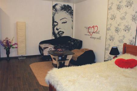 1-комнатная квартира с евроремонтом и большой кроватью