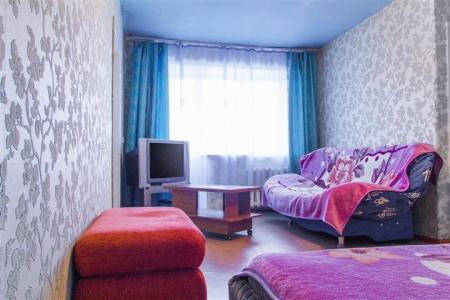 Двухкомнатная квартира в районе к-т Космос