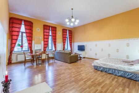 Просторная квартира с панорамными окнами