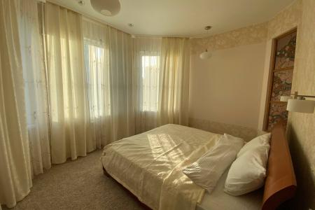 Евродвушка на Ларина с видом на Мишенную сопку