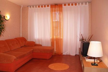 Двухкомнатная квартира посуточно в Барнауле, центр, часы, сутки