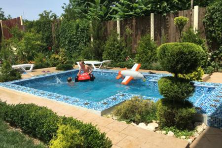 Сдам дом в центре Севастополя-900м. море, 2 бассейна , сауна