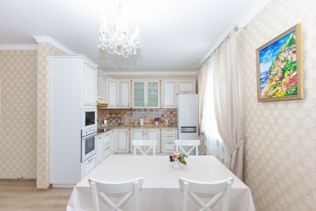 Евро двухкомнатная с камином в центре